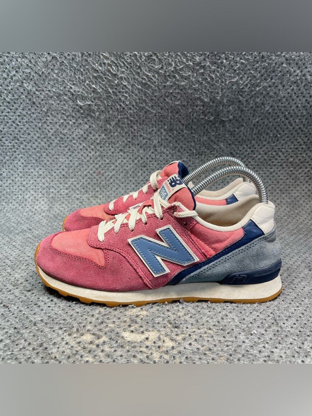 New Balance 696 Pink Suede Running Shoes Size 6 Women’s